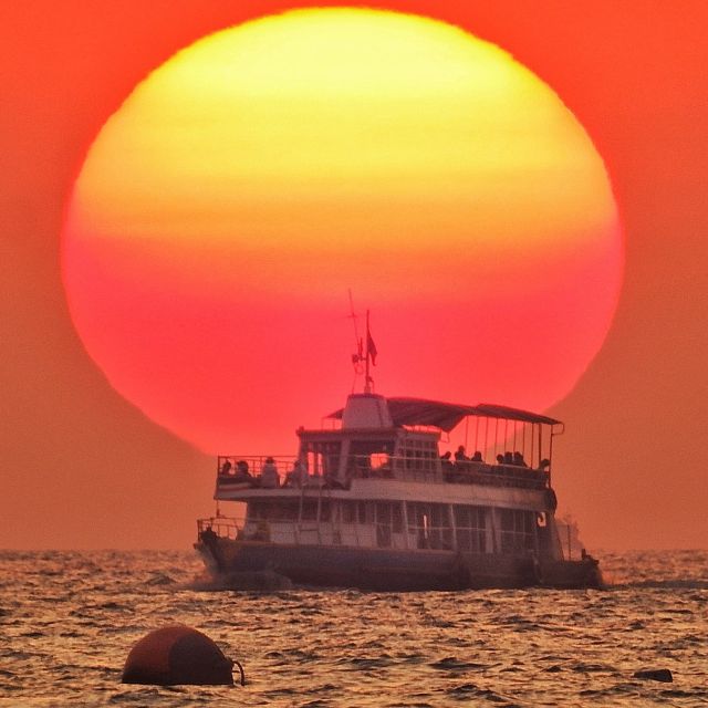 Pattaya: Parasailing Experience - Language support and staff contact
