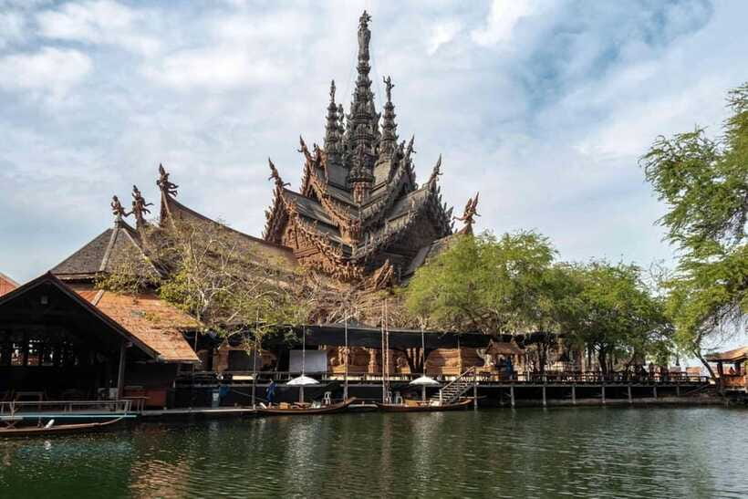 Pattaya: The Sanctuary of Truth Entry Ticket with Transfer - Carvers at work and the value of unfinished details