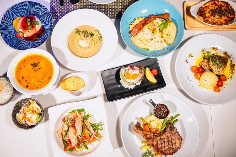 Pattaya: The Sky 32 at Grande CentrePoint Hotel - A menu that crosses Thai and international lines