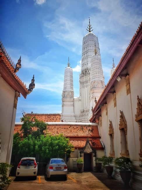 Petchaburi Temples & Royal Palace - small Join Group Tour - How good is the guide service?