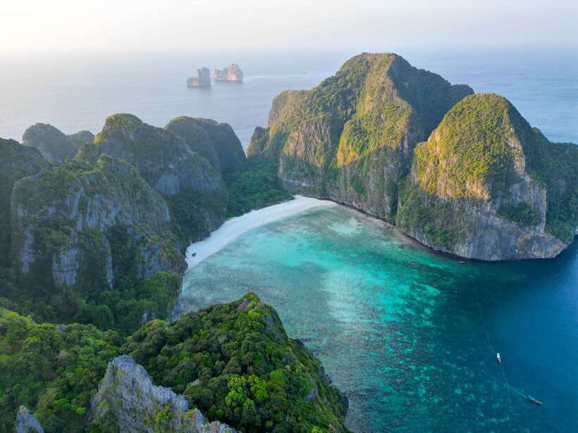 Phi Phi: Half-Day Tour with Maya Bay, Pileh Lagoon & Snorkel - Loh Samah Bay and the rhythm of the route