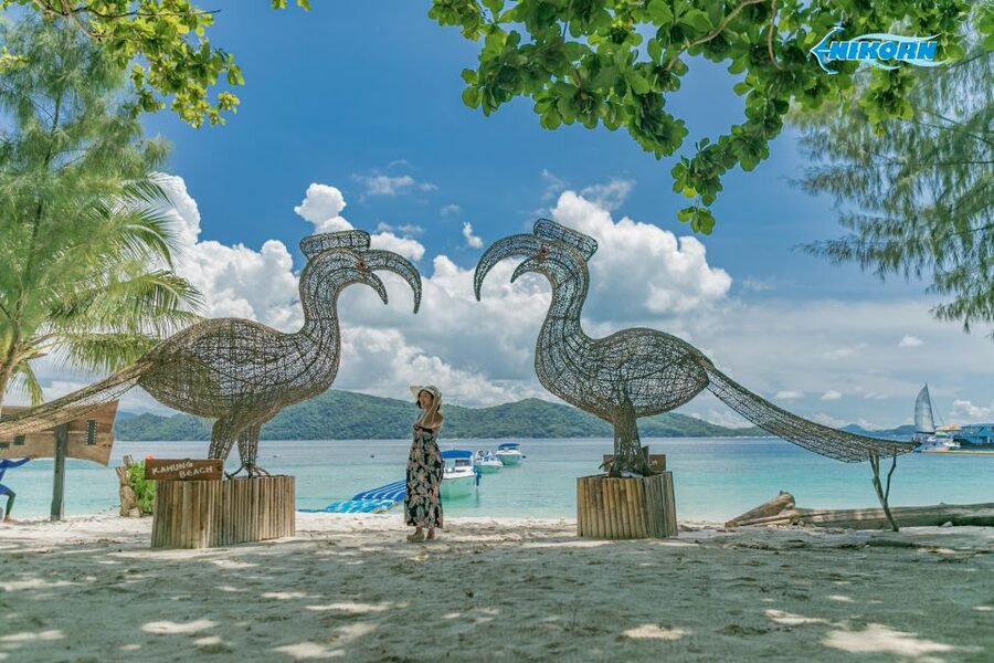 Phuket: Coral Island Day Tour by Speedboat - Kahung Restaurant and the included Thai lunch