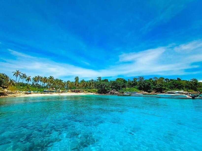 Phuket: Coral Yacht Boat Tour to Coral Island with Sunset - Lunch and snorkeling around Raya Island