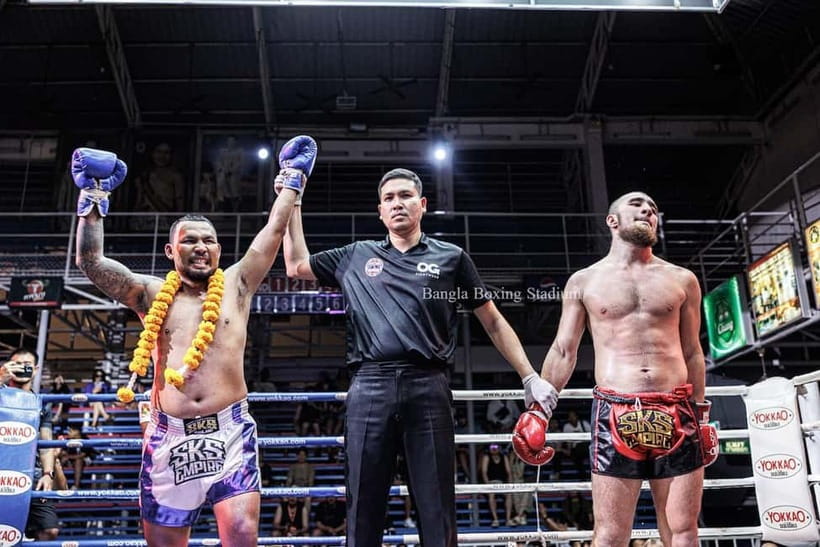 Phuket: Live Muay Thai at Bangla Boxing Stadium with T-Shirt - The Wai Kru gives the evening a respectful beginning