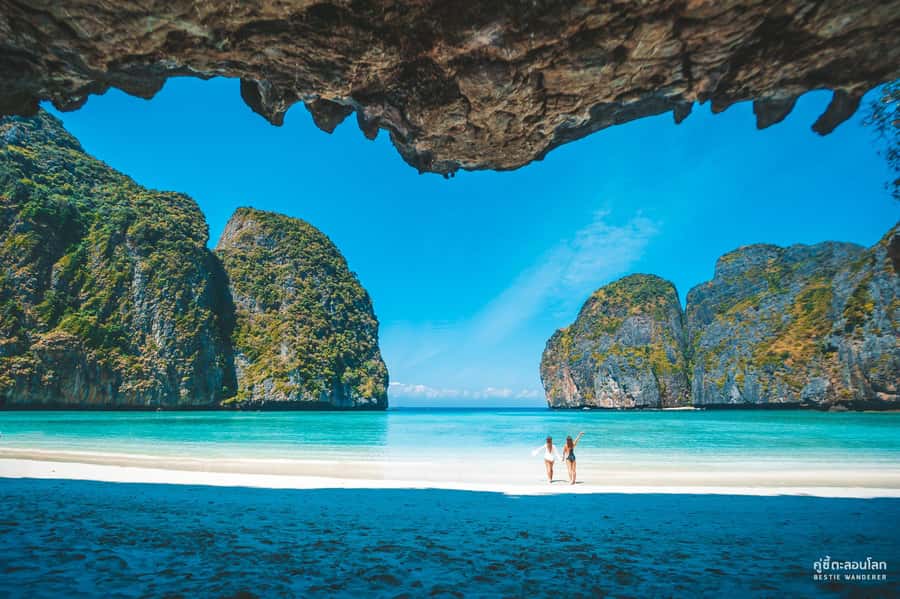Phuket: Speedboat Day Trip to Phi Phi and Maya Bay - Guides, group rhythm, and the shared boat experience