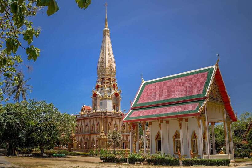 Phuket: Wat Chalong, Viewpoint, and Old Town Guided Tour - Hotel pickup and the ride across Phuket