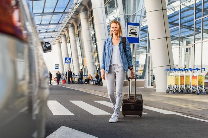 Private Arrival Transfer : Bangkok Airport to Bangkok Hotel (SHA Plus) - Finding the representative after landing
