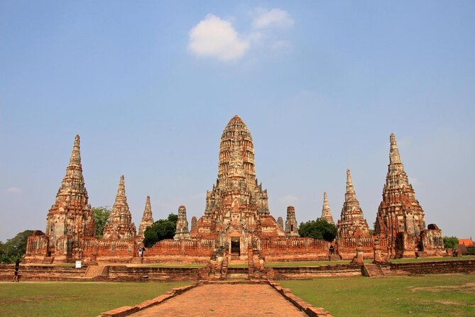 PRIVATE Ayutthaya + SUNSET Boat Tour + Light up The NIGHT - Wat Yai Chaya Mongkol and its victory chedi
