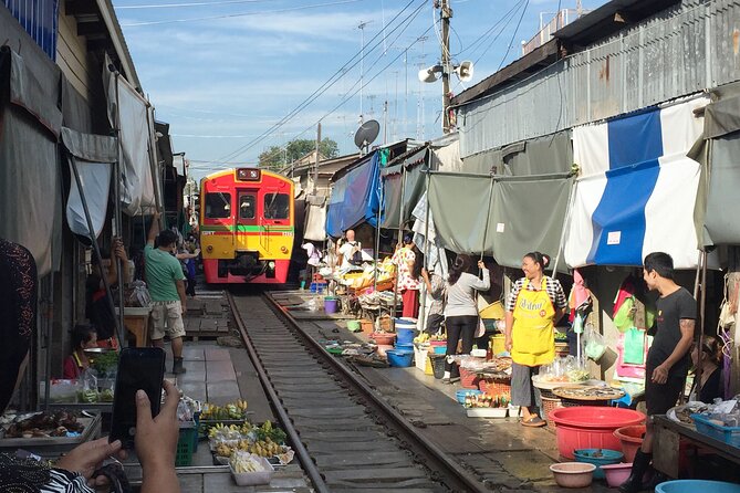 Private Excursion to Floating Market and Ayutthaya World Heritage - Why the private format matters