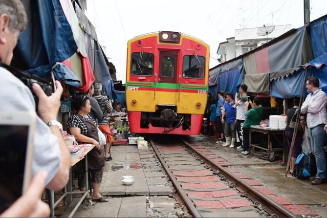 Private Excursion to Maeklong Railway and Floating Markets - Cruising the canals toward Damnoen Saduak