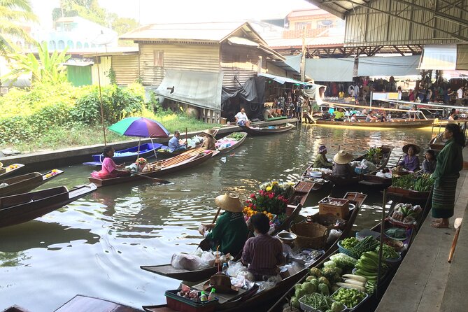 PRIVATE Floating Market + DRAGON Temple + DO like a Local - A 45-minute private rowing boat ride