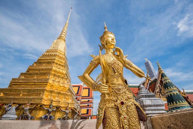 Private & Guided: Bangkok Top 7 Wonders With Local Thai Lunch - The 5.5-ton Golden Buddha at Wat Traimit