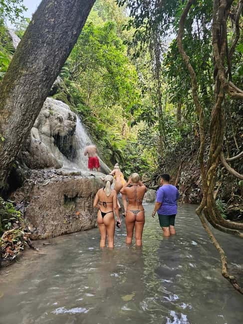 Private : Sticky Waterfall & Secret Temple & Karen Village. - Why the Sticky Waterfall feels different