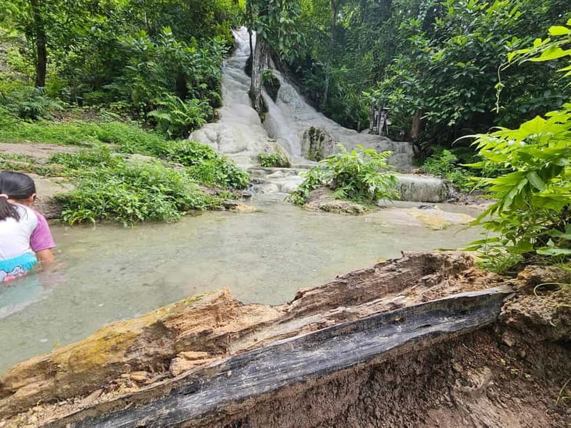 Private : Sticky Waterfall & Secret Temple & Karen Village. - Lunch with a local touch
