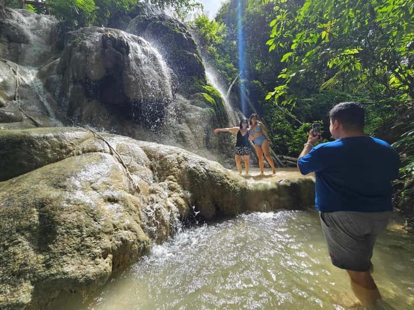 Private : Sticky Waterfall & Secret Temple & Karen Village. - Meeting the Karen Long Neck community
