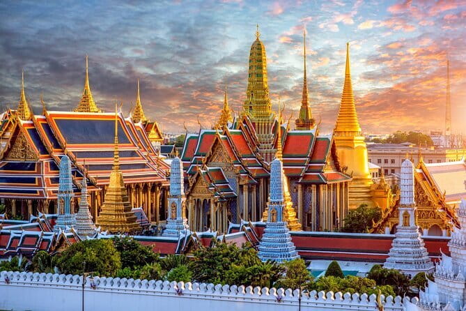 Private Tour: Grand Palace,Wat Phra Kaew, Museum&Cooking Class - A tuk-tuk ride to a local market