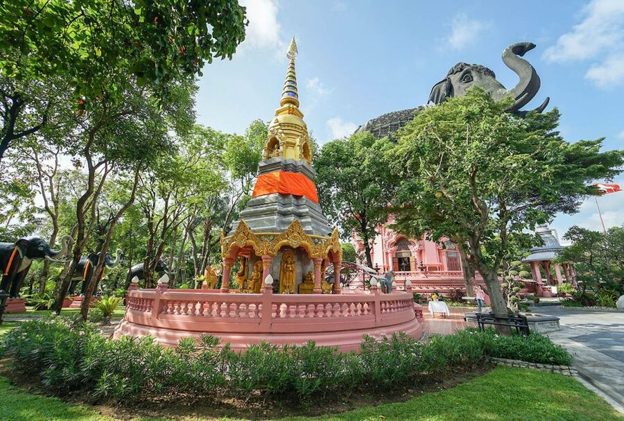 Samut Prakan: Erawan Museum Discounted Admission Ticket - The Earth Section and its stained-glass ceiling
