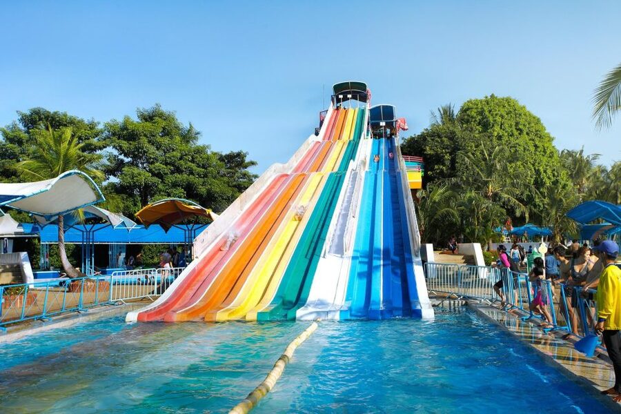 Siam Amazing Park: Water Park Ticket and Buffet Lunch - The wave pool: huge by record-book standards