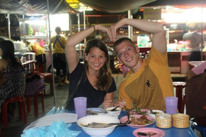 Small-Group Chiang Mai Evening Street Food Tour - Learning what to order in Thai