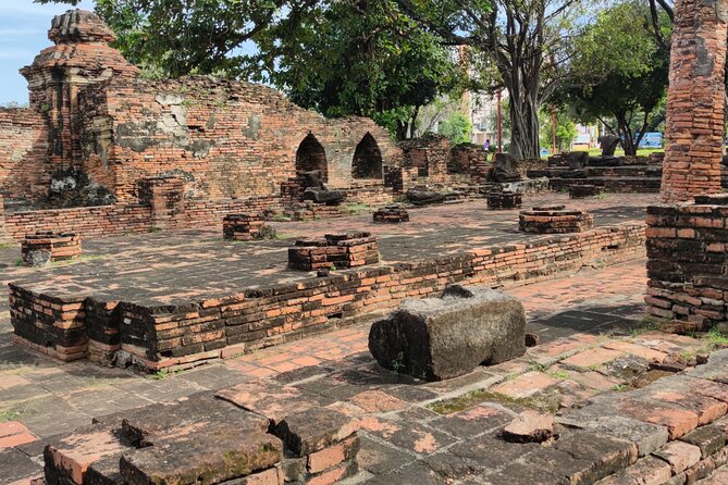 Small Group Tour to Ayutthaya Temples from Bangkok with Lunch - Guides, group size, and the pace of the day