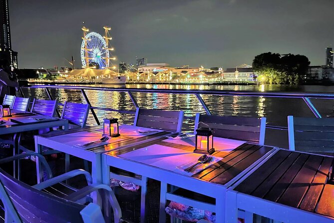 Smile Dinner Cruise Experience: Dining & Live Entertainment - Traditional Thai dancing and cabaret