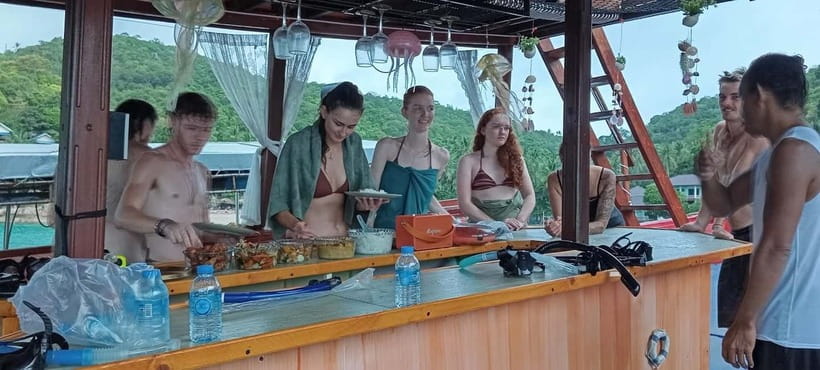 Snorkeling Tour with meals and BBQs - Cocktail - Sunset⭐⭐⭐⭐⭐ - The Koh Tao boat day at a glance