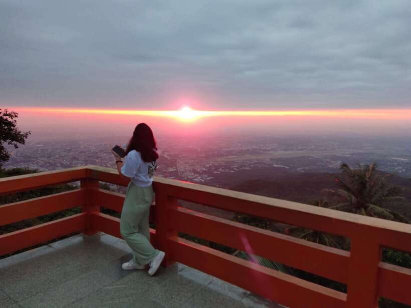 Spiritual Sunrise Wat Doi Suthep, Pha Lat, Alms & Meditation - Why this dawn tour feels different