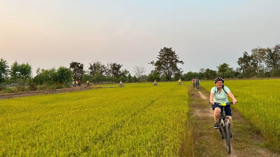 Sukhothai: 2.5-Hours Guided Countryside Sunset Bike Tour - Dirt tracks, rice paddies, and Khao Luang views