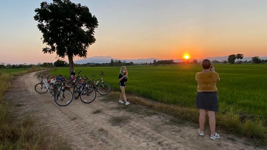 Sukhothai: 2.5-Hours Guided Countryside Sunset Bike Tour - Riding the Klong Mae Lampan canals