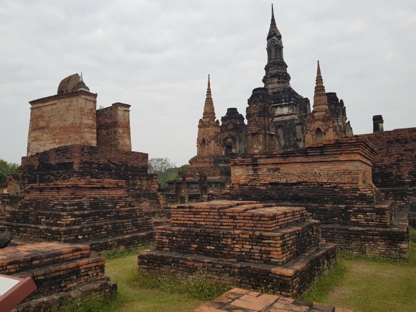Sukhothai: Full-Day Historical Park Cycling Tour with Lunch - From village canals to the old capital