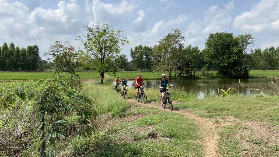 Sukhothai: Half-Day Countryside Bike Tour - Following the canal to the wood workshop
