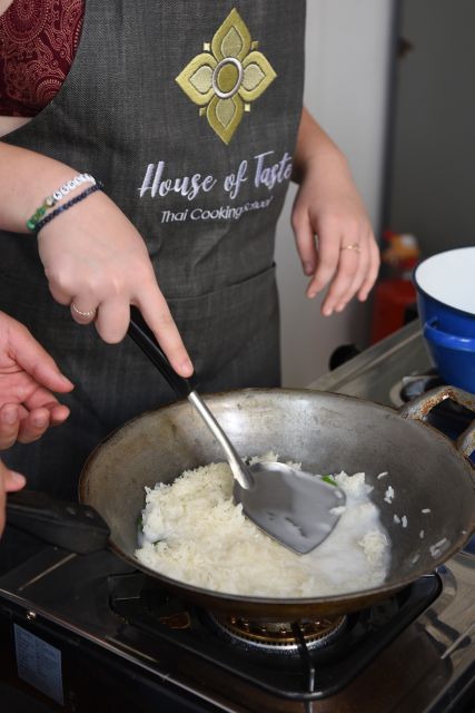 Sukhumvit: Hands-on Thai Cooking Class & Market Tour in BKK - Dietary substitutions need advance notice
