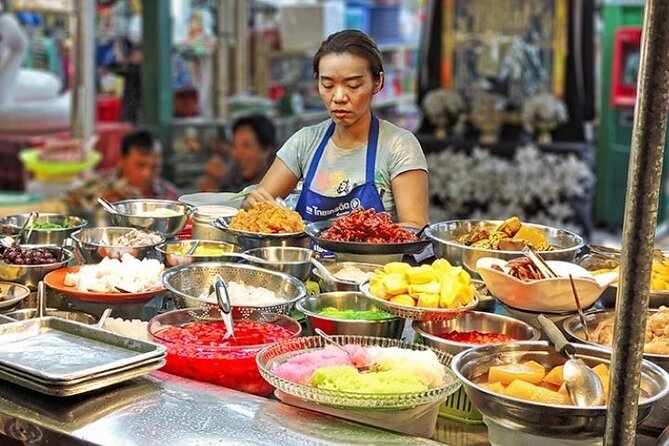 Sunset Local Eats Food Tour in Hua Hin - First stop: learning the market before eating