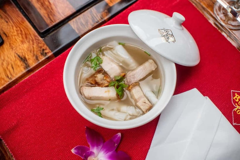 Thai Bus Food Tour Experience in Bangkok - Food, service, and dietary choices