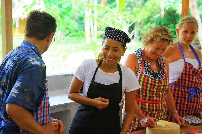 Thai Cooking Class in Khao Lak by Amazon Prime Series Chef - From Bang Niang Market to a Thai kitchen