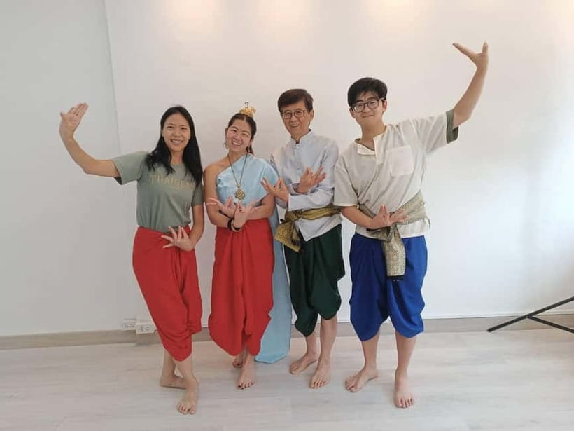 Thai Dance Class - Why the small group matters
