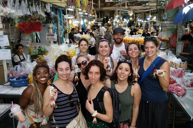 Thai PRIVATE Tour Guide - Pak Khlong Flower Market shows Bangkok at work