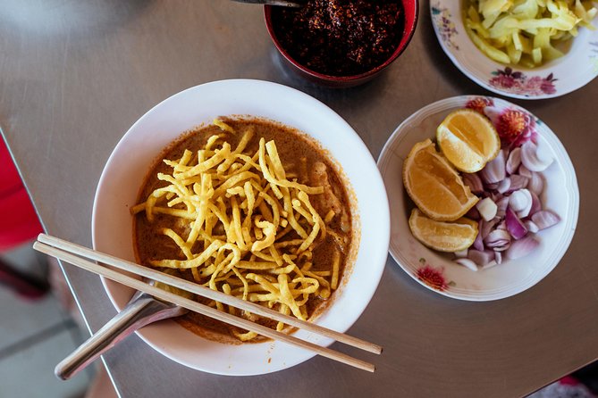 The 10 Tastings of Chiang Mai With Locals: Private Street Food Tour - Guides make the biggest difference