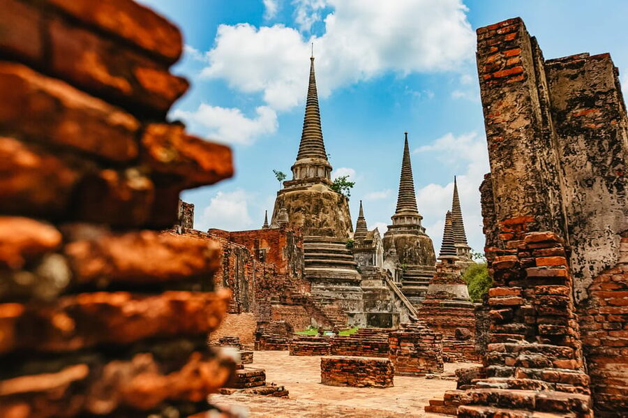 The Old Siam: Ayutthaya Temples Small Group Tour with Lunch - Guides, group rhythm, and free time