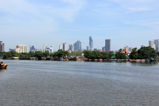 The Original Bicycle Tour in the Green Jungle of Bangkok - Riding through Sri Nakhon Khuean Khan Park