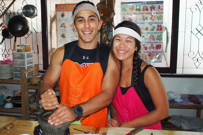 Tomyumthai Cooking Class in Chiang Mai - Eating each course as you make it
