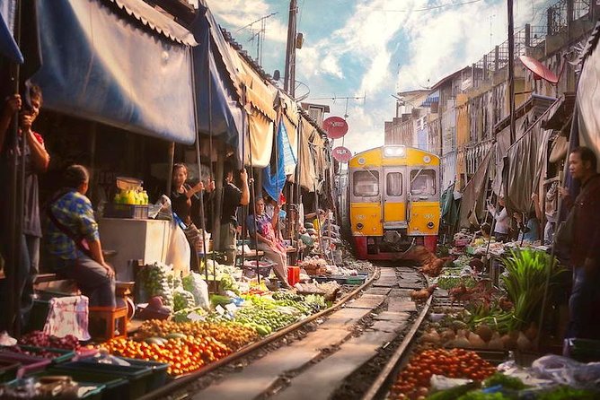 VIP Private Tour Damnoen Saduak+ Amphawa + Mae Klong Railway - Key details before you book