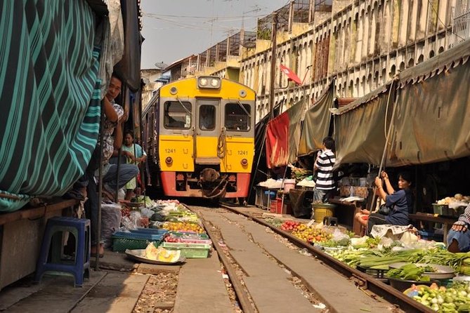 VIP Private Tour Damnoen Saduak+ Amphawa + Mae Klong Railway - The long day and what to bring