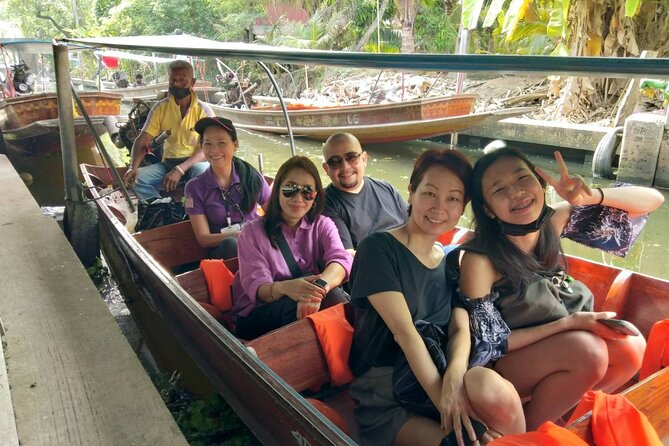 Wheelchair & Luxury Tour to Floating & Railway Markets - A 15-minute look at coconut sugar making