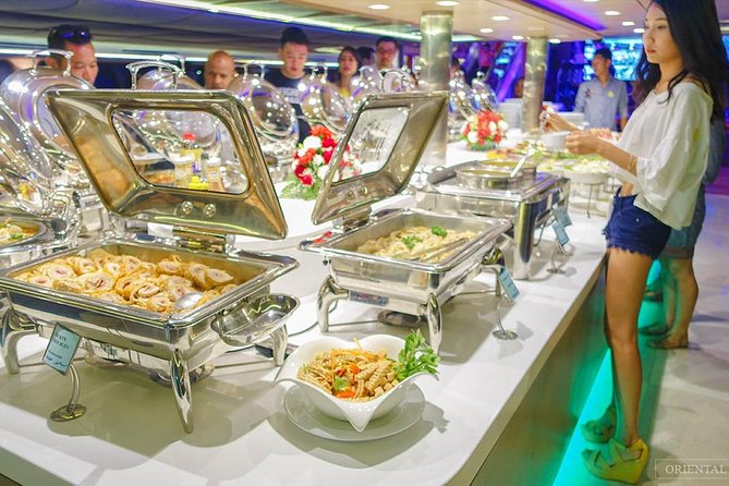 Wonderful Pearl: Bangkok's Dinner Night Cruise - Boarding and choosing your seat