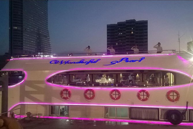 Wonderful Pearl: Bangkok's Dinner Night Cruise - The buffet: broad choice, mixed expectations